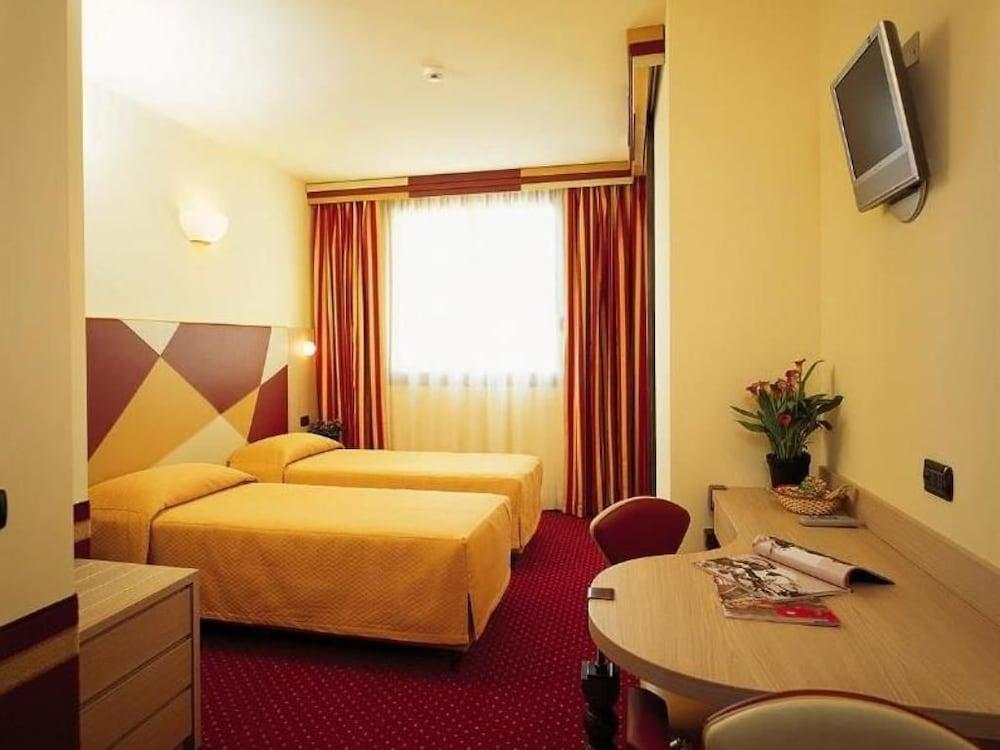 Art & Hotel Aeroporto Stezzano Szoba fotó
